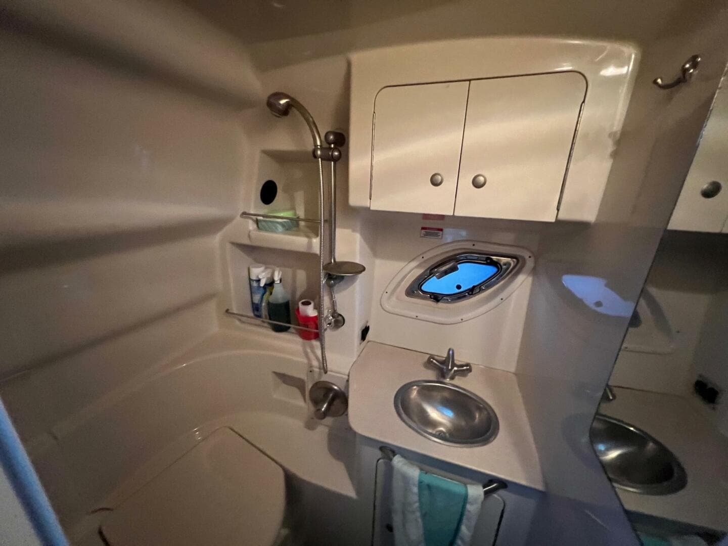 2008 Sea Ray 330 Sundancer — photo 41