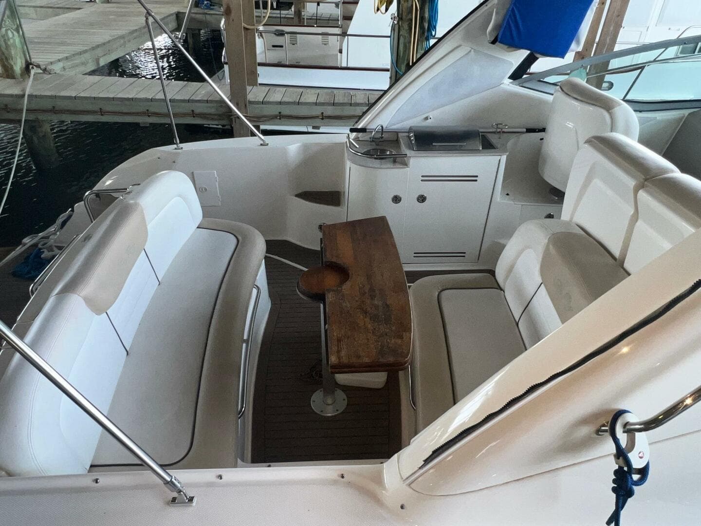 2008 Sea Ray 330 Sundancer — photo 14