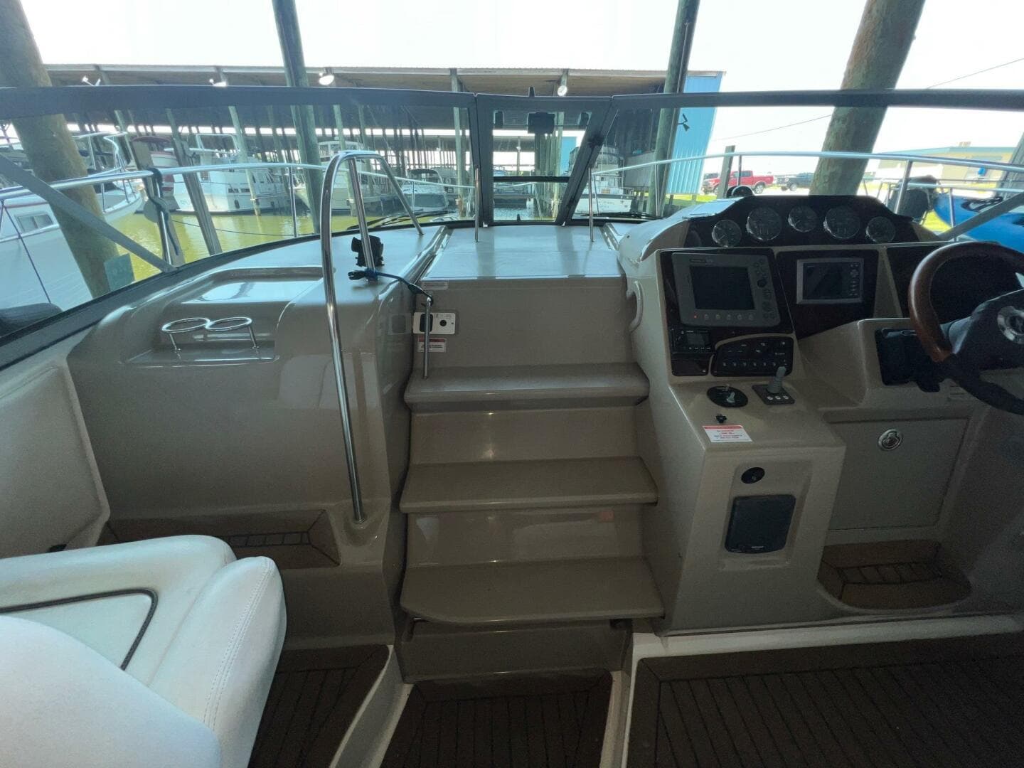 2008 Sea Ray 330 Sundancer — photo 30