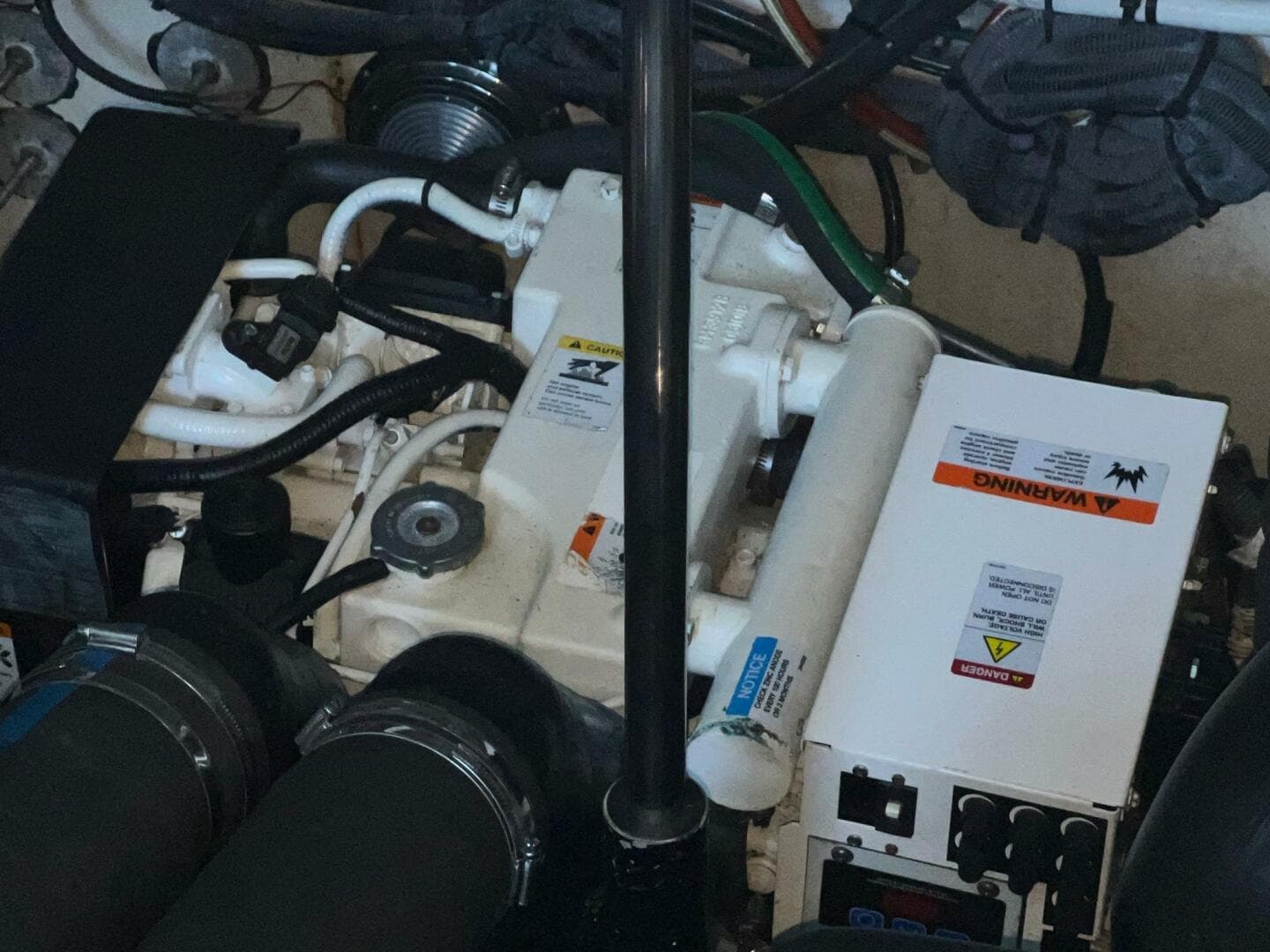 2008 Sea Ray 330 Sundancer — photo 55