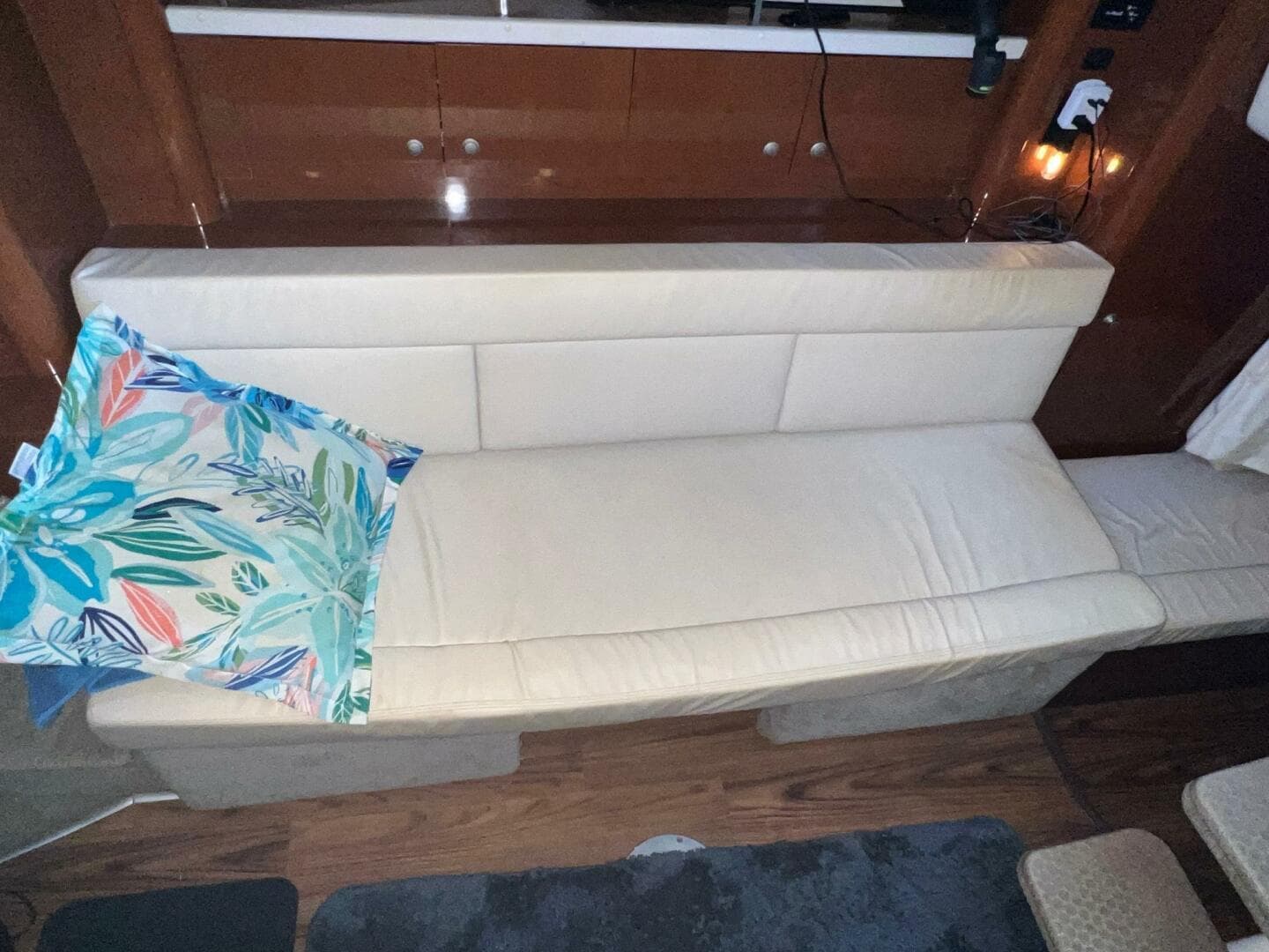2008 Sea Ray 330 Sundancer — photo 36