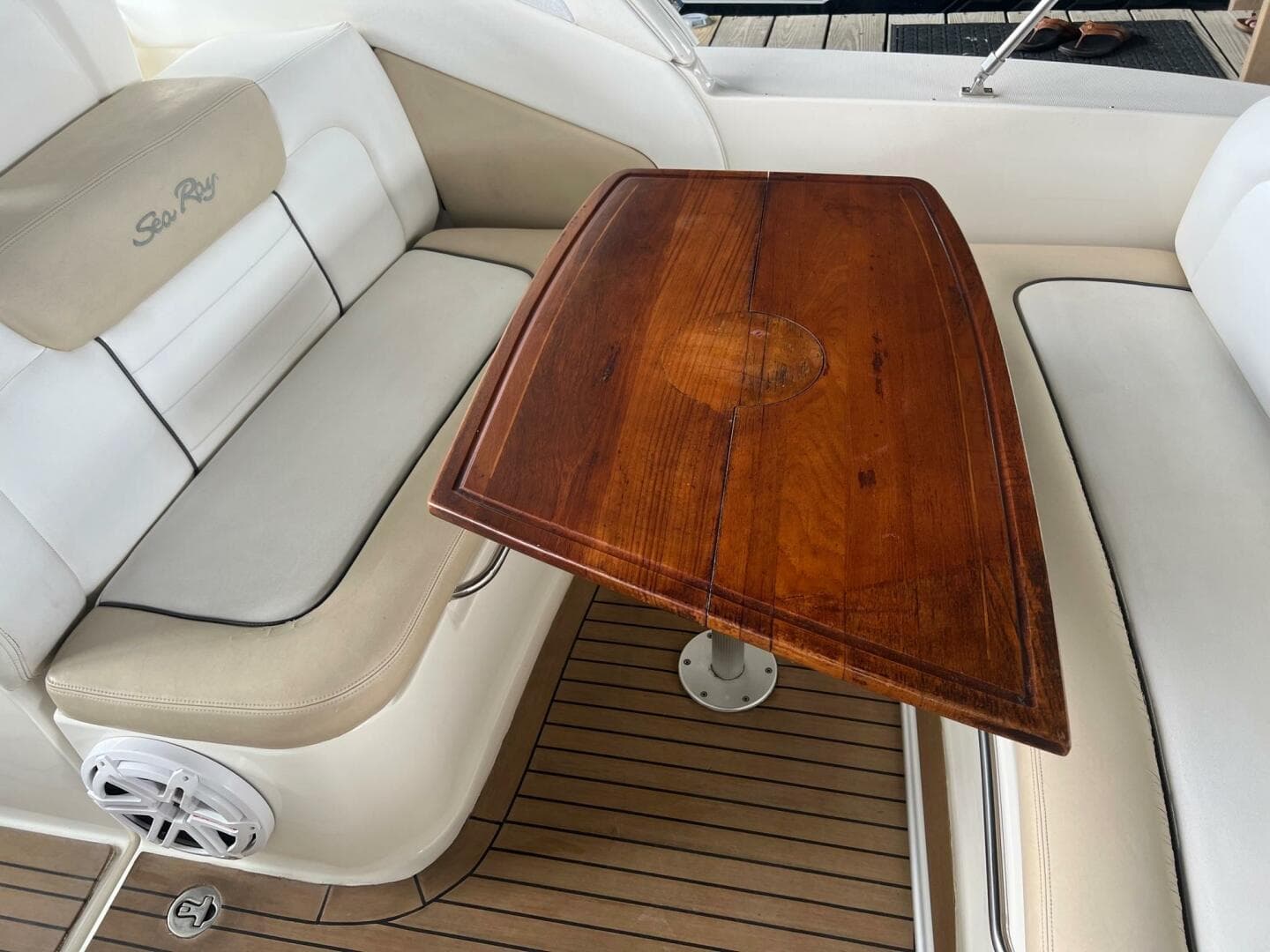 2008 Sea Ray 330 Sundancer — photo 16