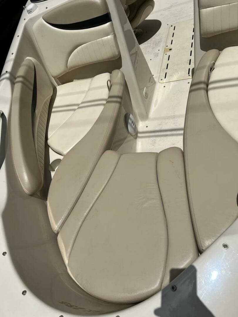 2005 Glastron GX 235 — photo 8