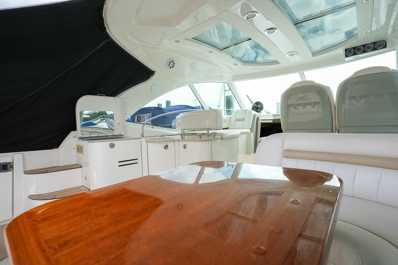 2010 Sea Ray 500 Sundancer — photo 9