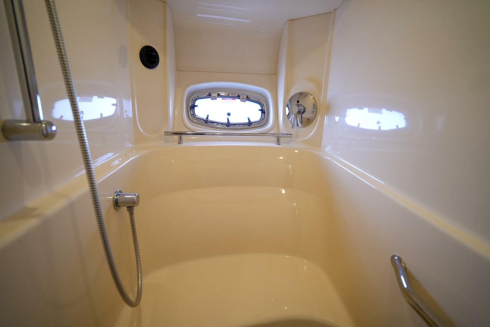 2010 Sea Ray 500 Sundancer — photo 24