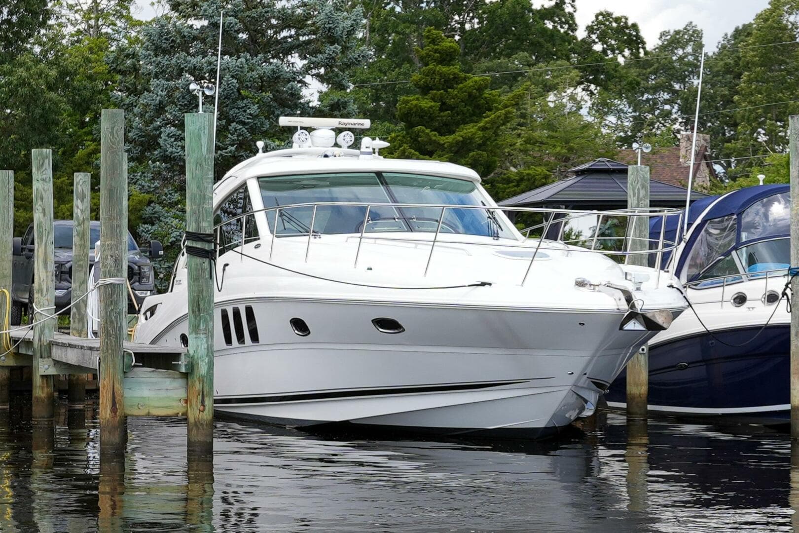2010 Sea Ray 500 Sundancer — photo 1