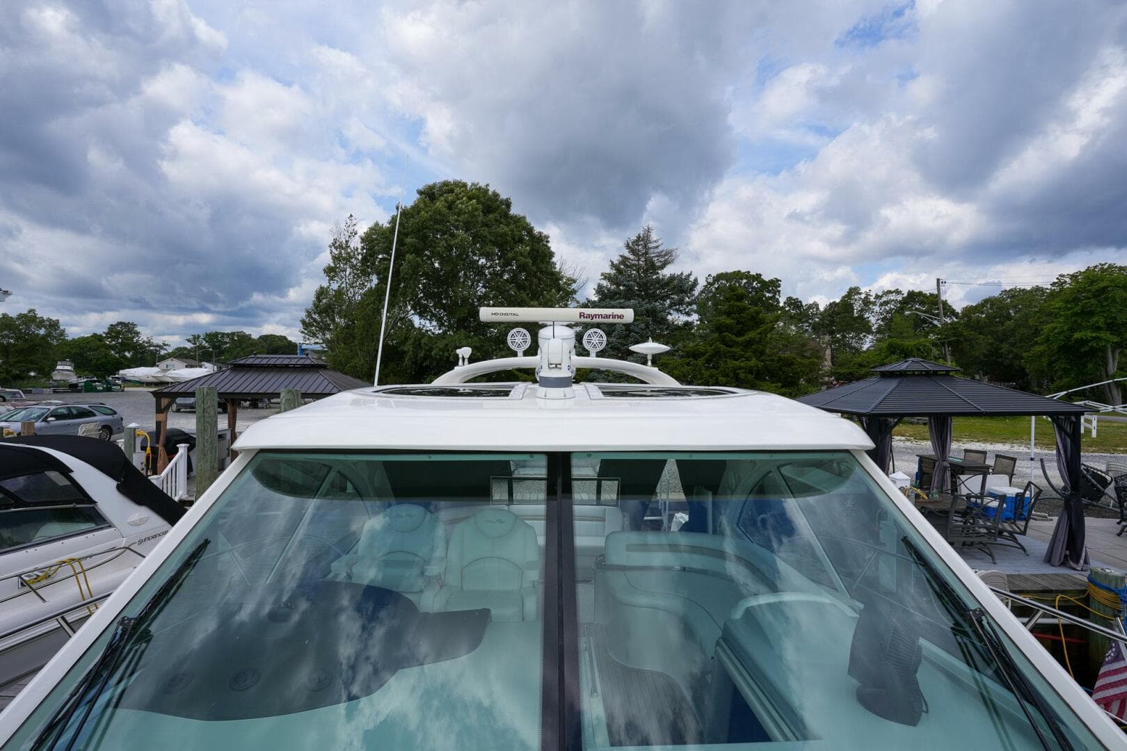 2010 Sea Ray 500 Sundancer — photo 32