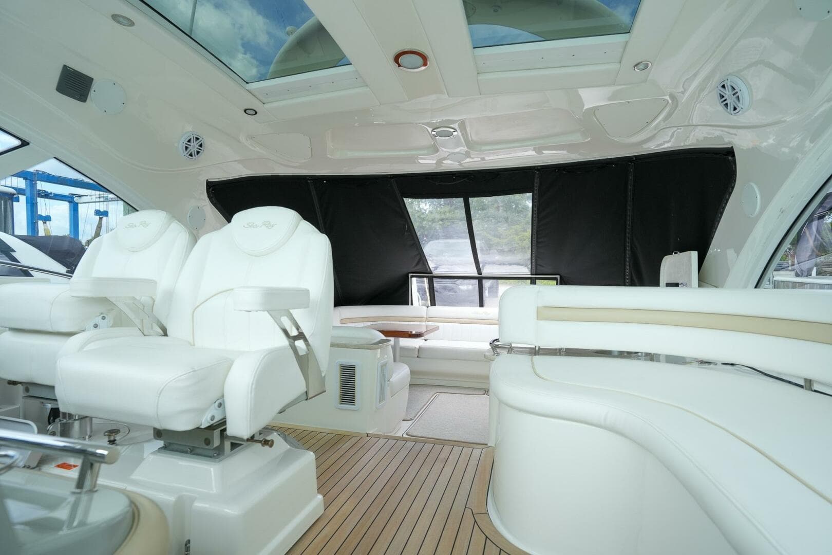 2010 Sea Ray 500 Sundancer — photo 13