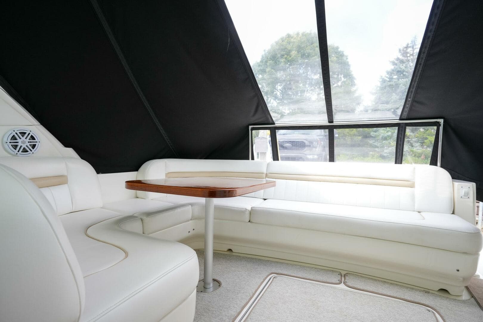 2010 Sea Ray 500 Sundancer — photo 8