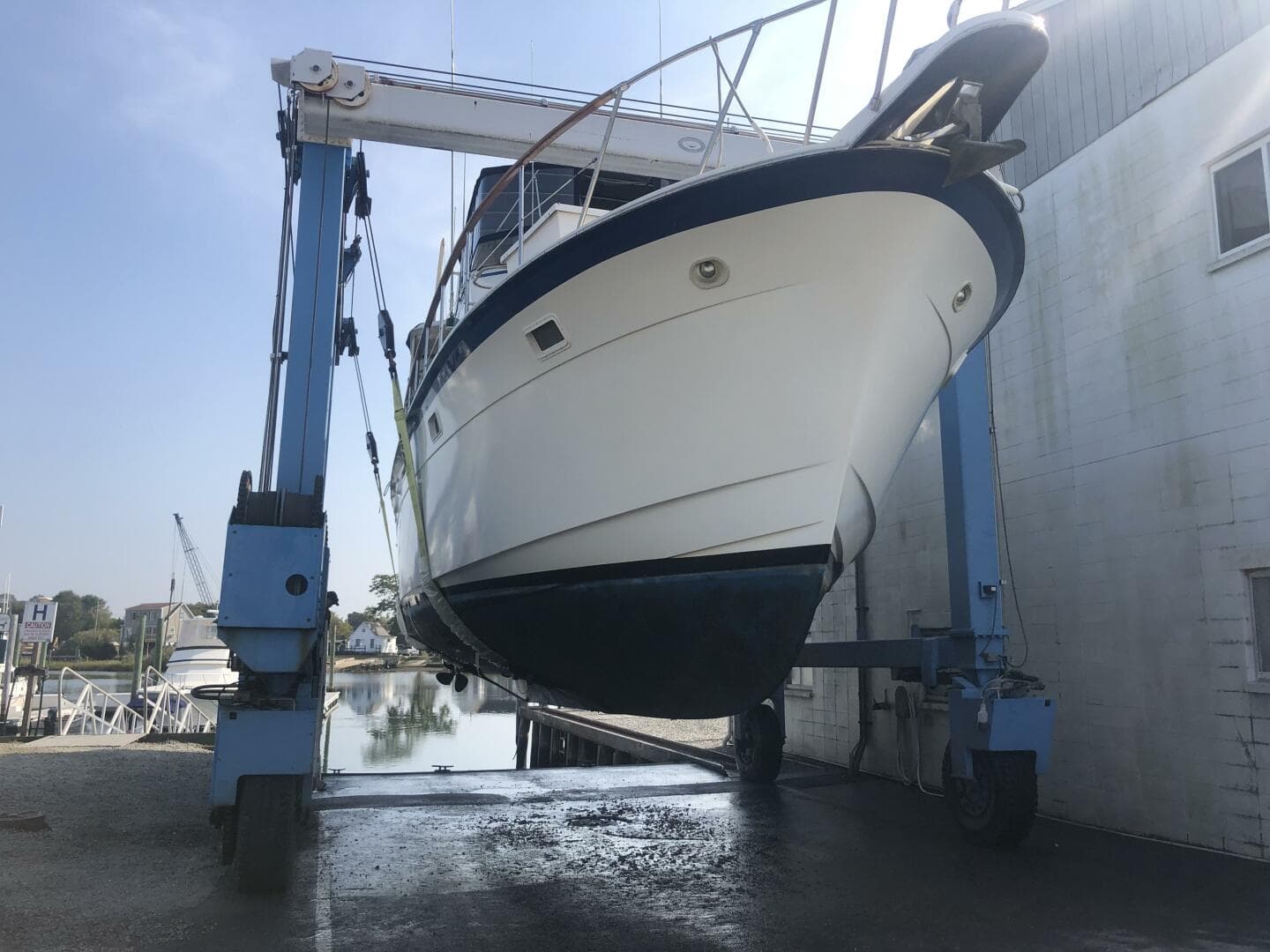 1981 Hatteras Motor Yacht — photo 2