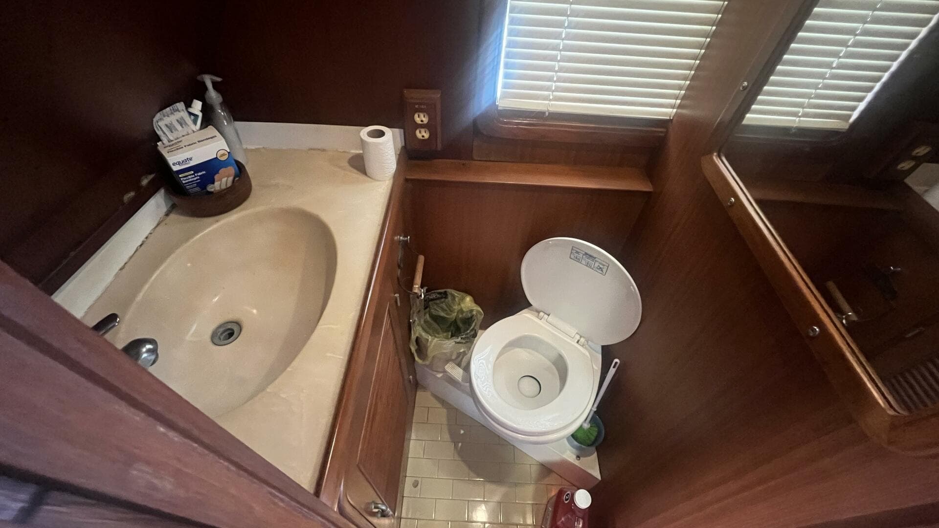 1986 Marine Trader Med Yacht 62 Yachtfish — photo 65