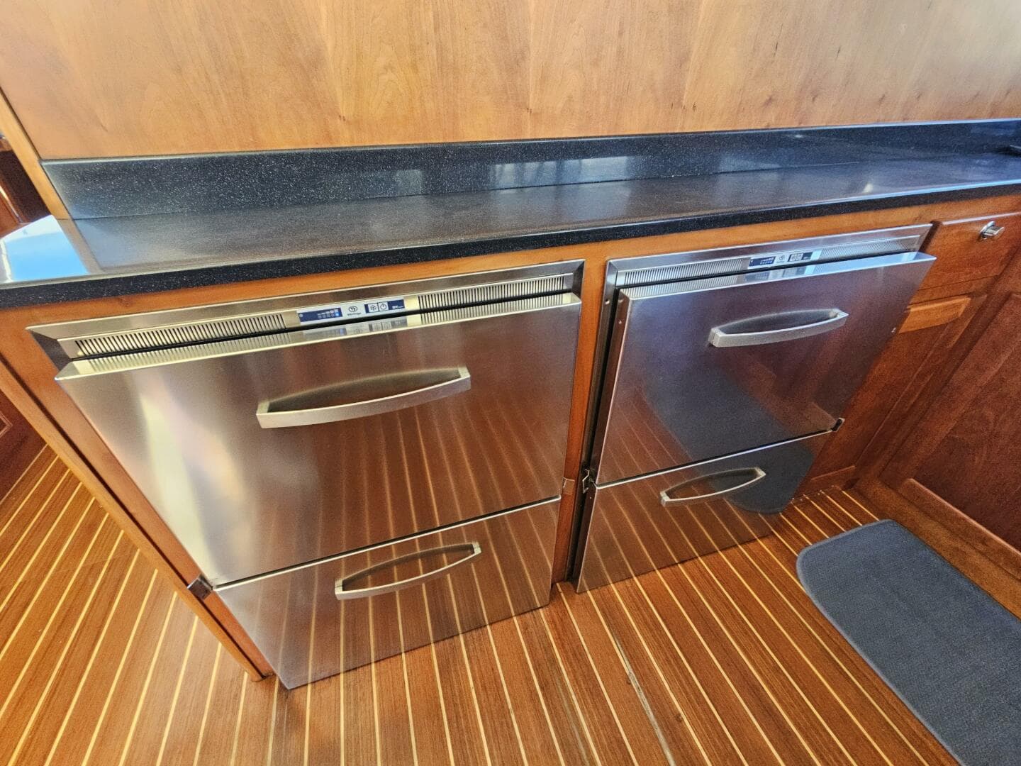 2012 Maine Cat Power Cat 47 — photo 34