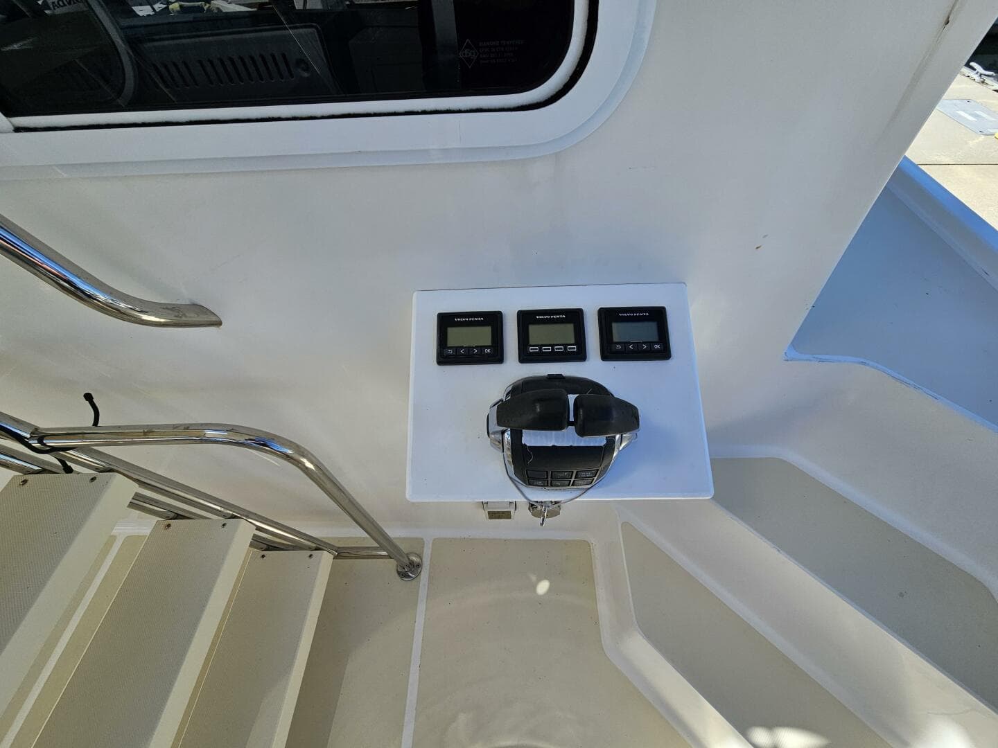 2012 Maine Cat Power Cat 47 — photo 17