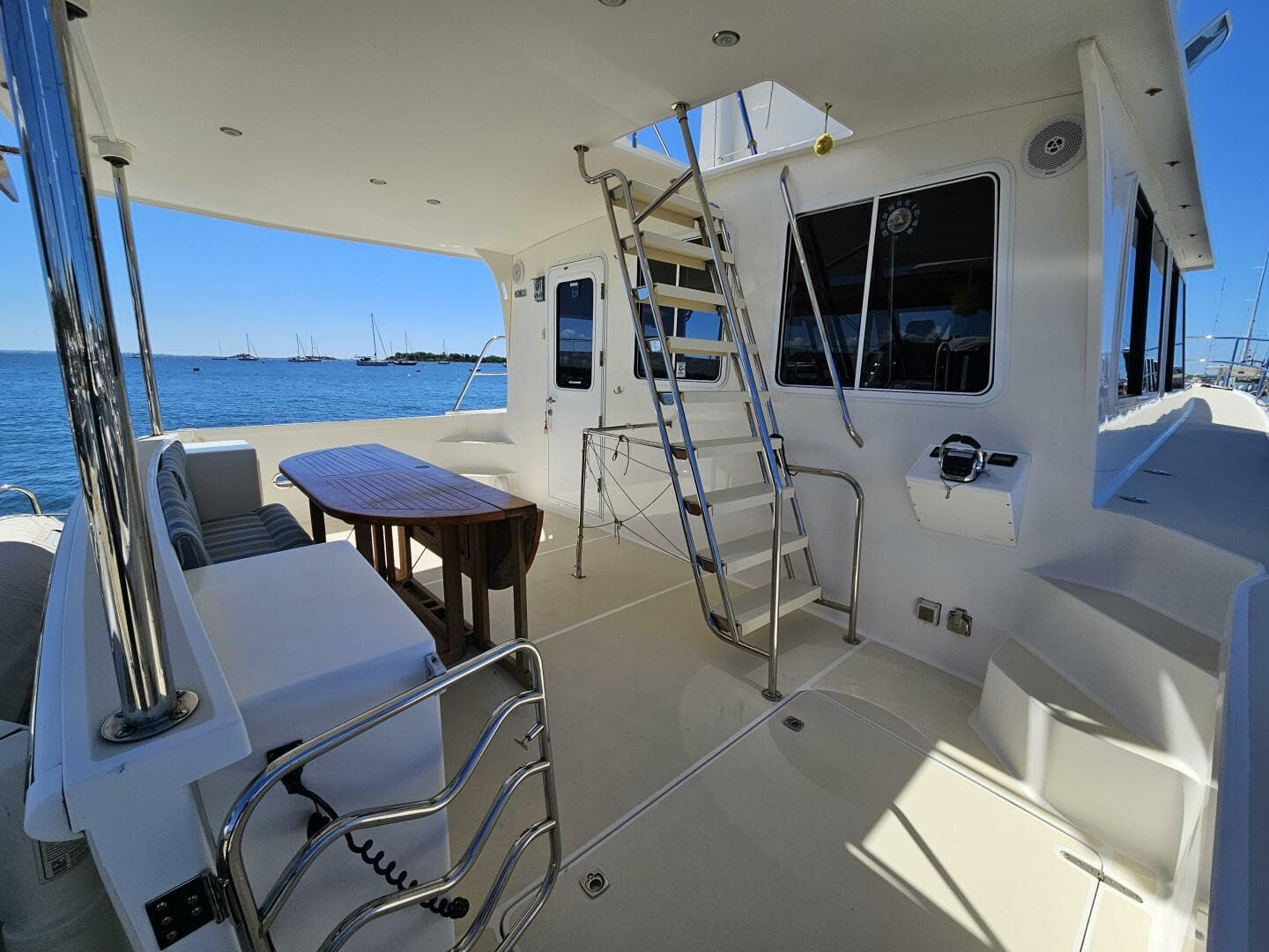 2012 Maine Cat Power Cat 47 — photo 9