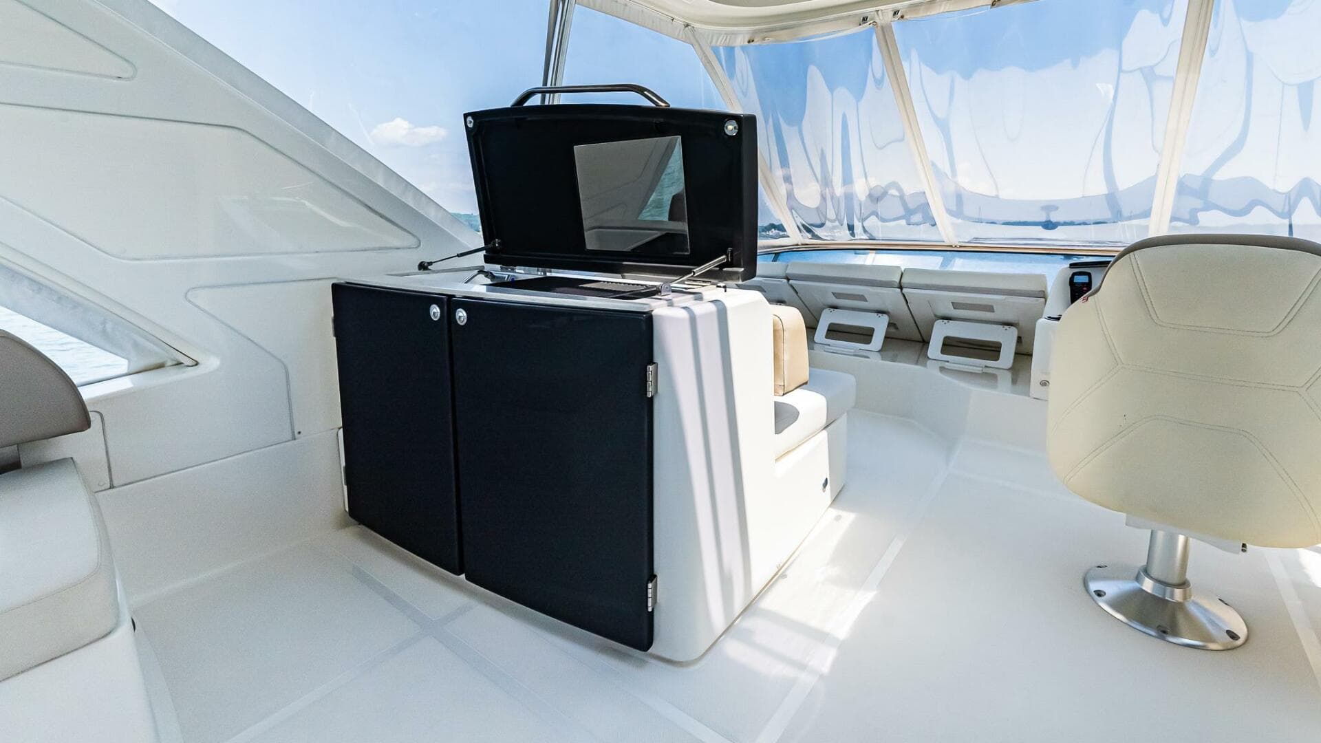 2017 Absolute 50 Fly — photo 18