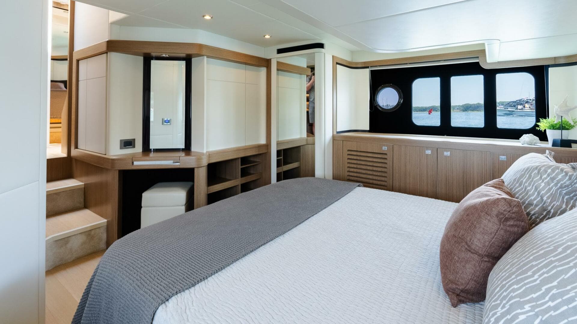 2017 Absolute 50 Fly — photo 29