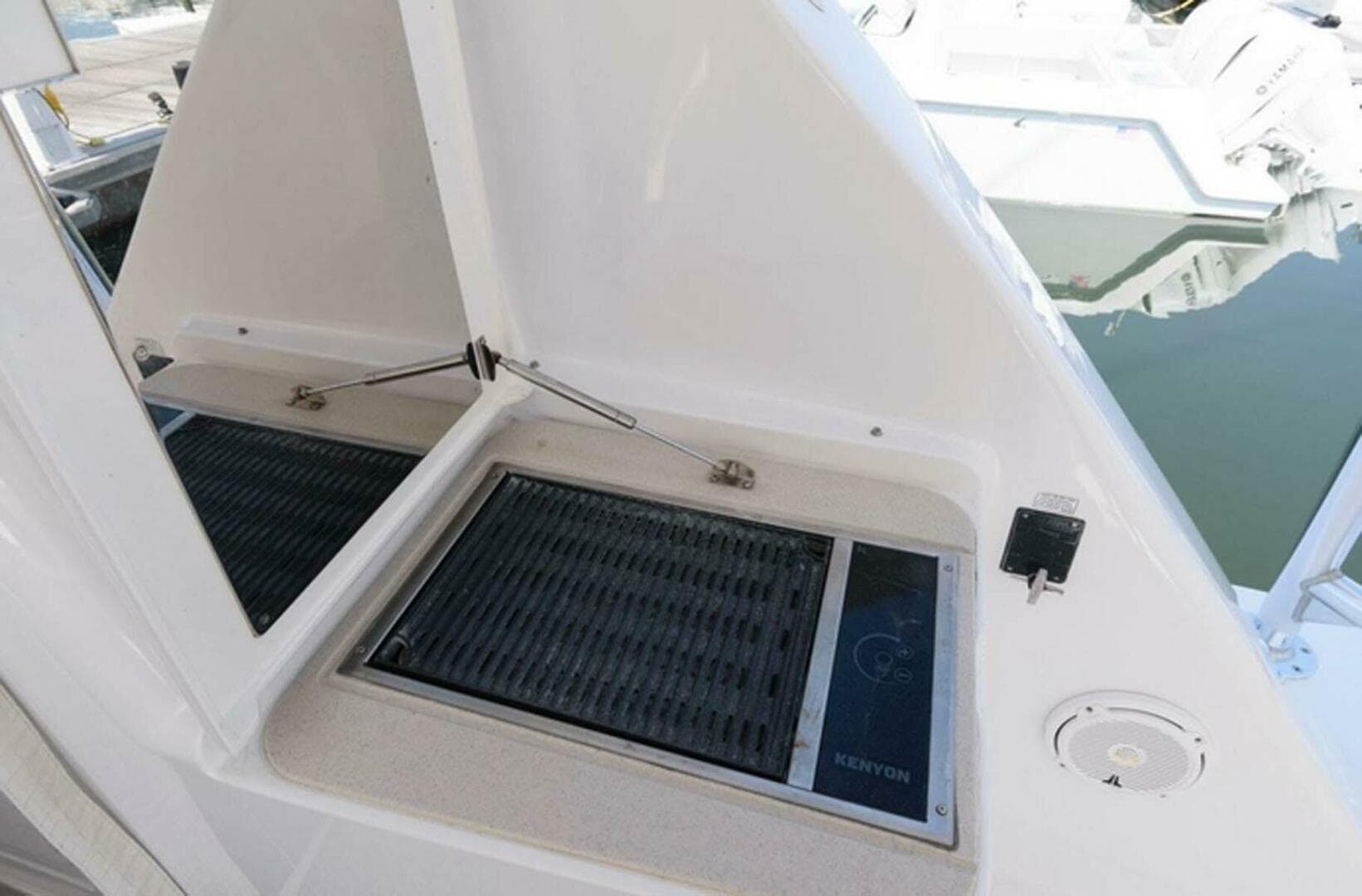 2015 Hatteras Express Sportfish — photo 20