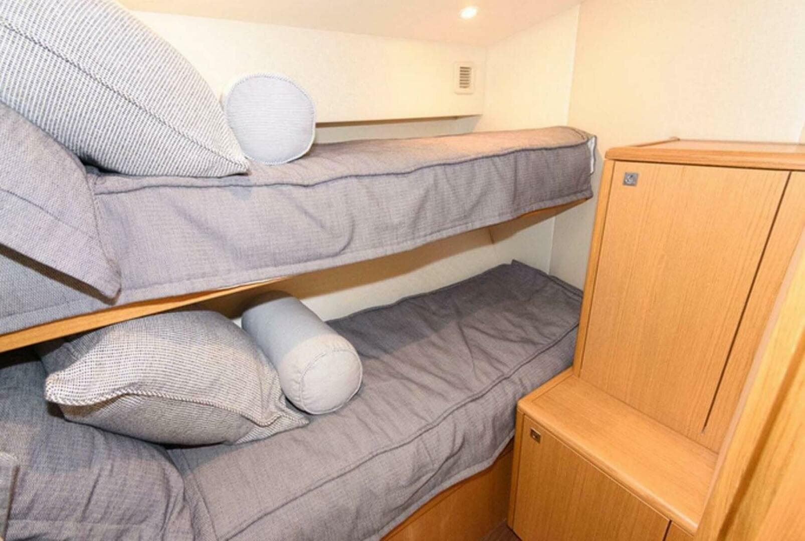 2015 Hatteras Express Sportfish — photo 11