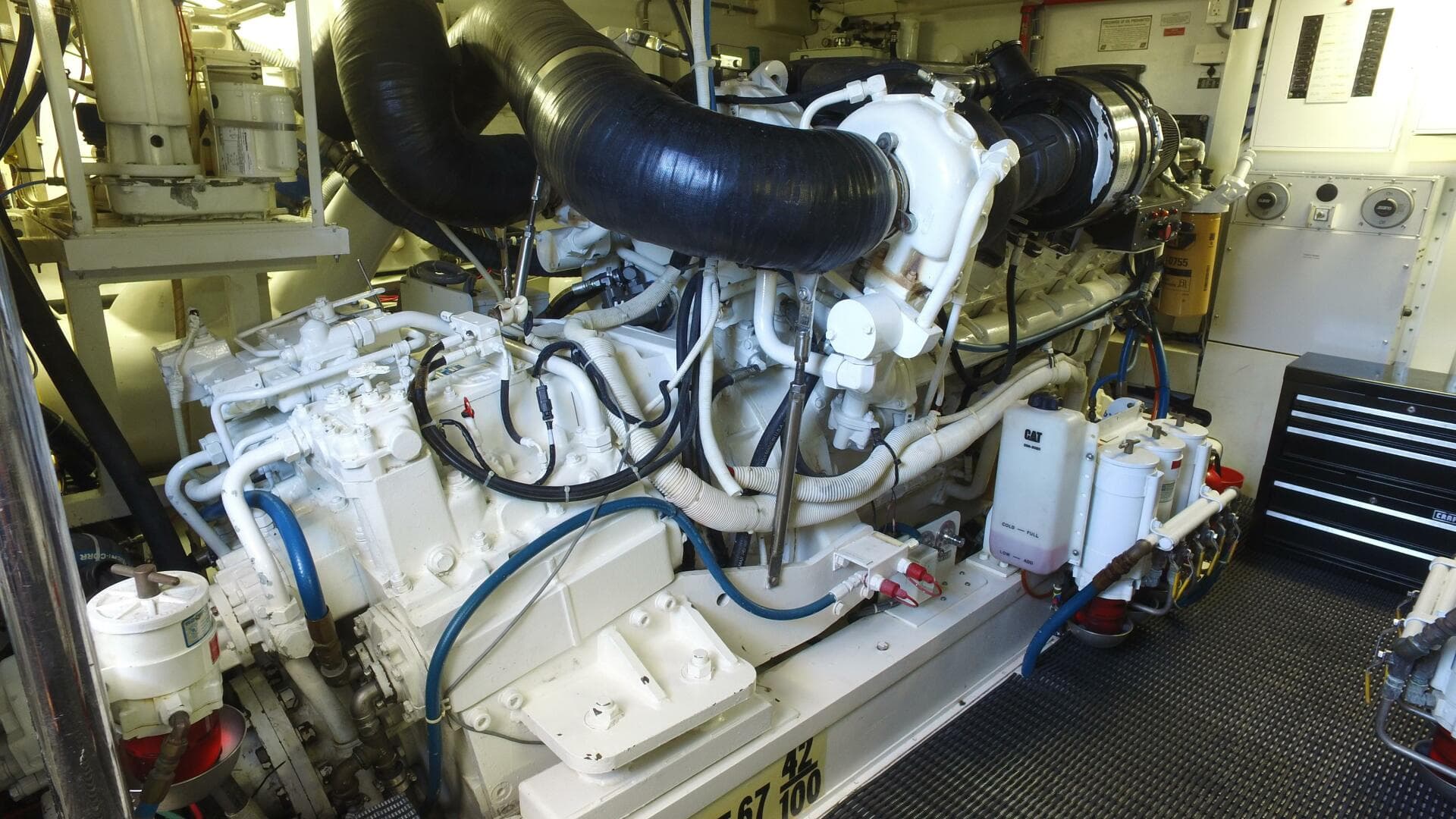 2006 Hatteras 68 Convertible — photo 30