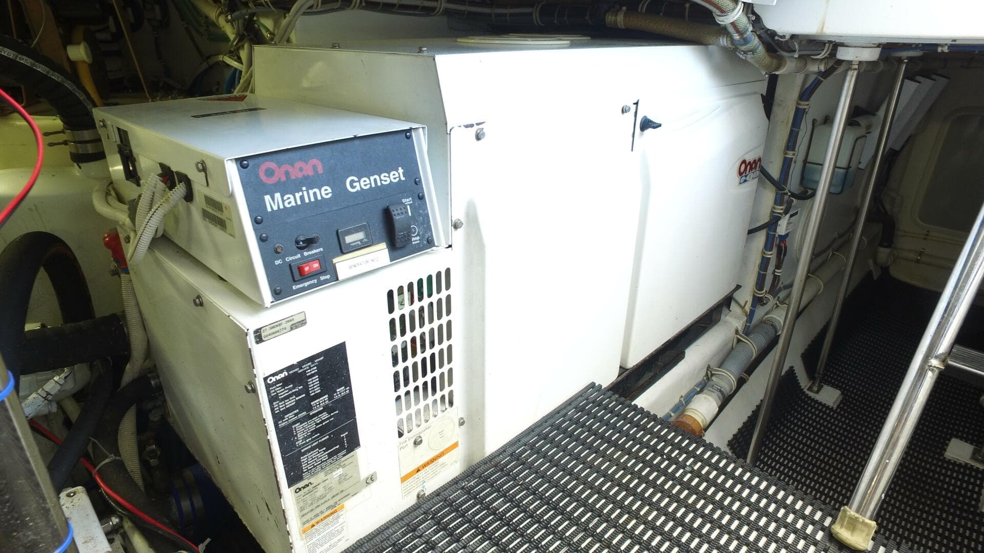 2006 Hatteras 68 Convertible — photo 33