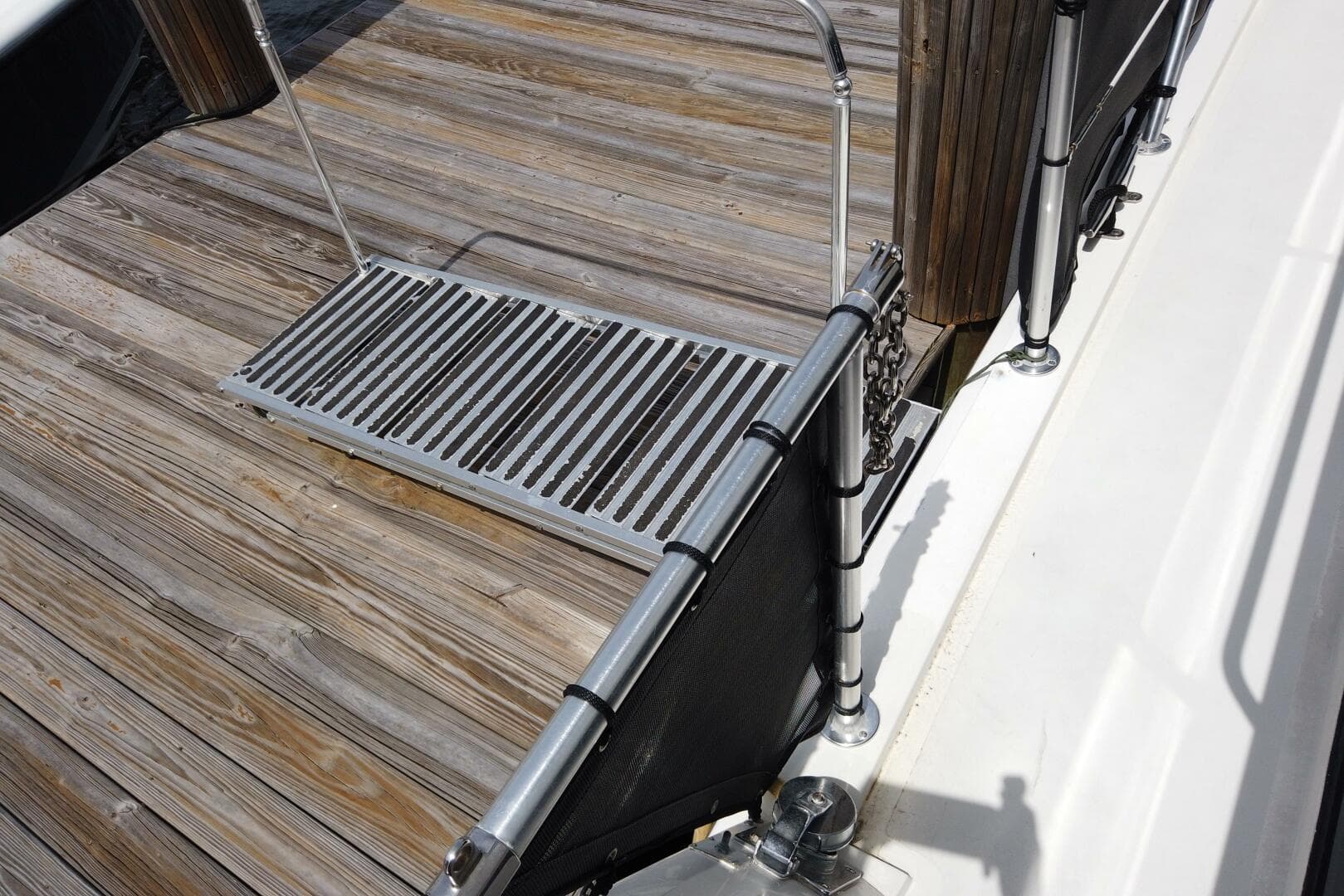 1999 Viking Motor Yacht — photo 10