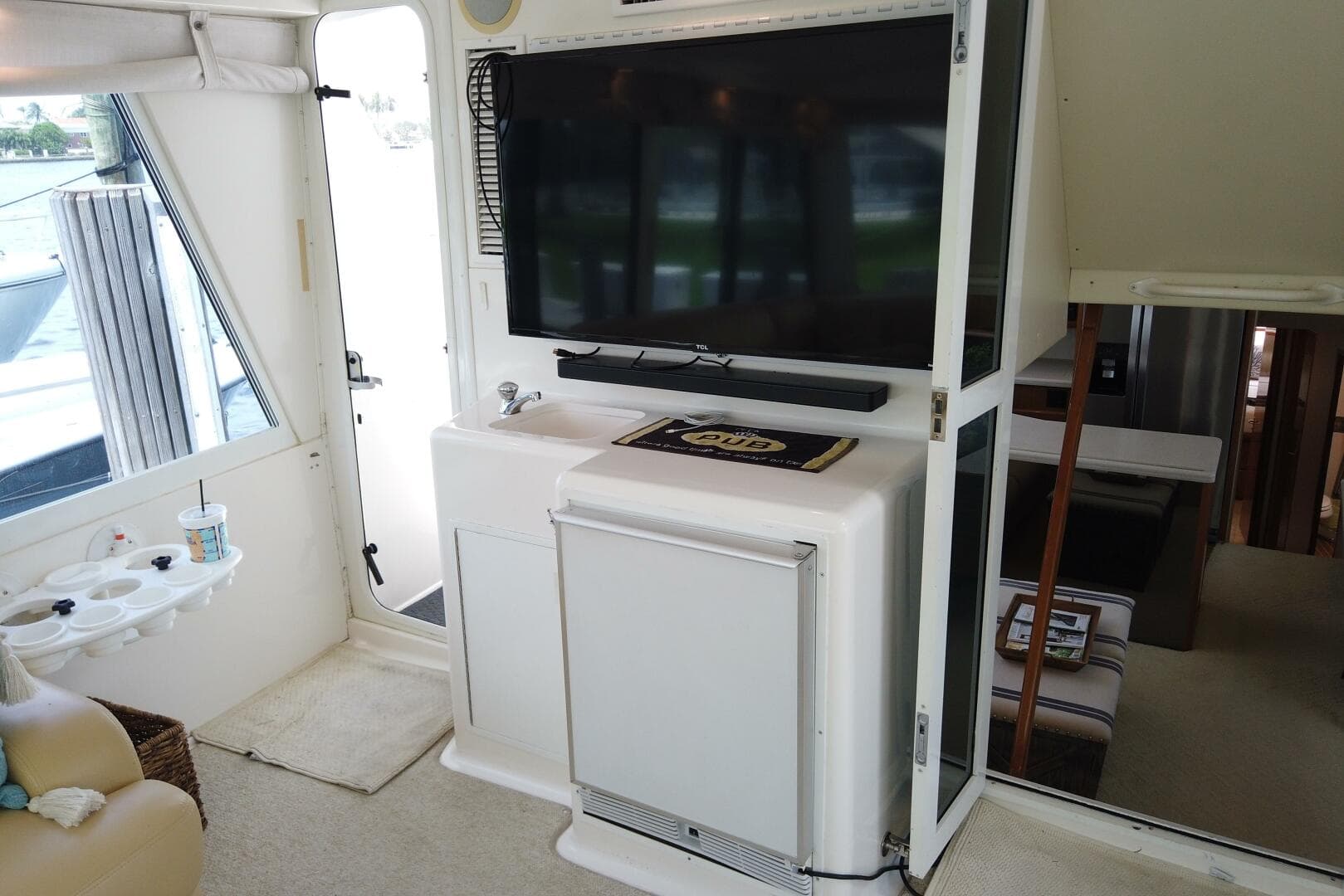 1999 Viking Motor Yacht — photo 16