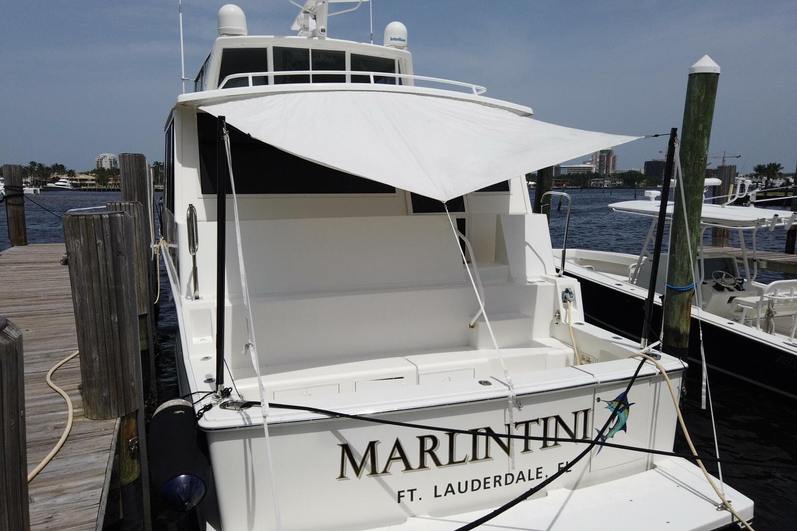 1999 Viking Motor Yacht — photo 9