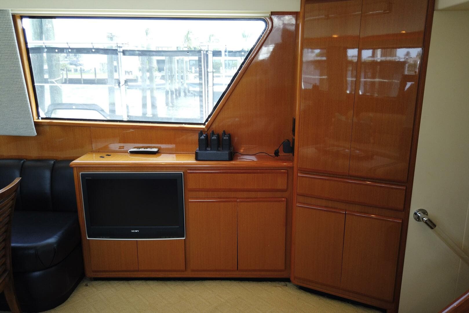 1999 Viking Motor Yacht — photo 26