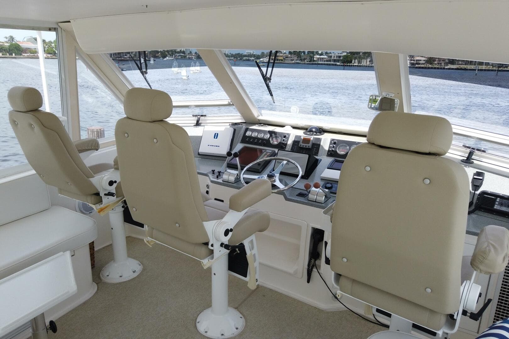 1999 Viking Motor Yacht — photo 19