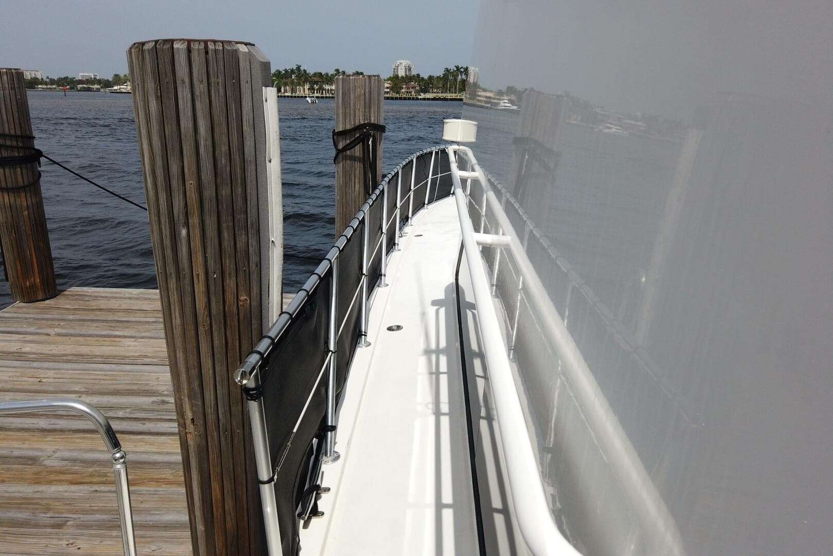 1999 Viking Motor Yacht — photo 6