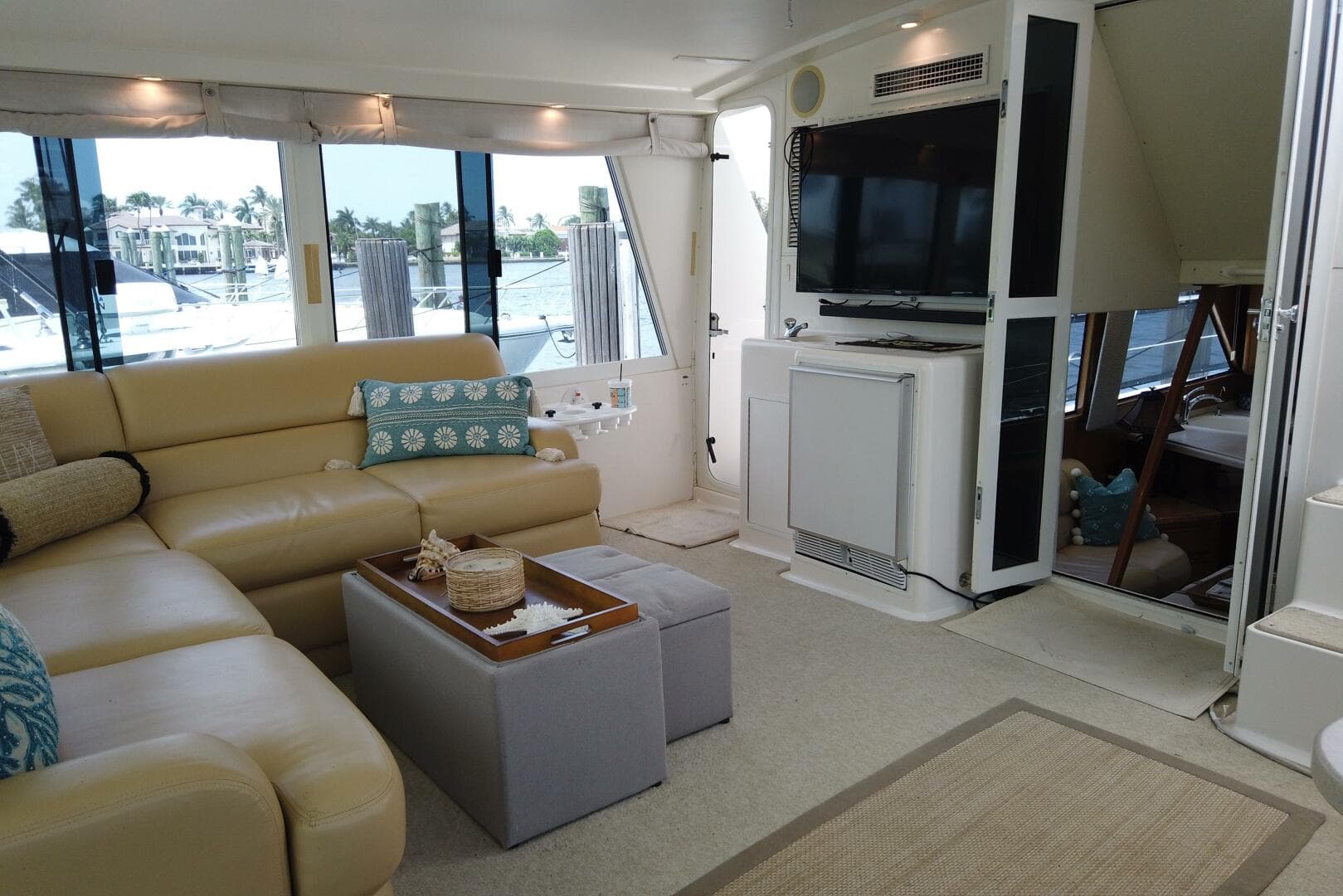 1999 Viking Motor Yacht — photo 12