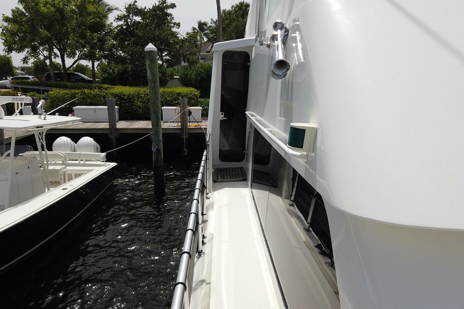 1999 Viking Motor Yacht — photo 7