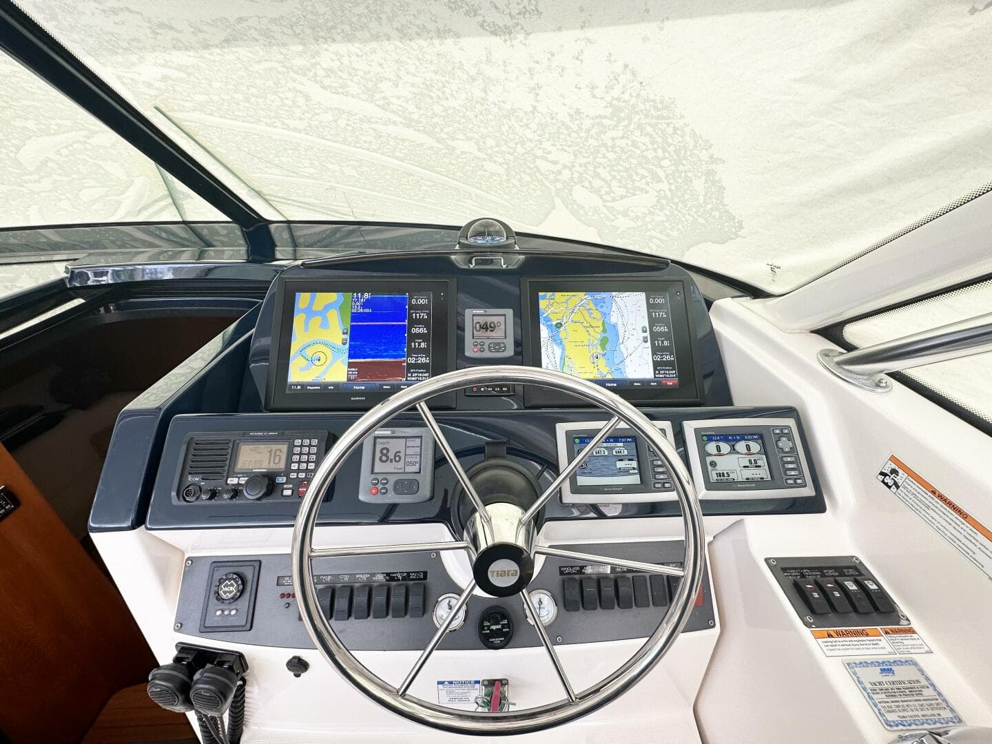 2011 Tiara Yachts 4300 Open — photo 17