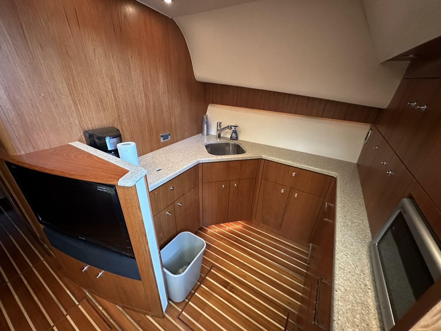 2011 Tiara Yachts 4300 Open — photo 25