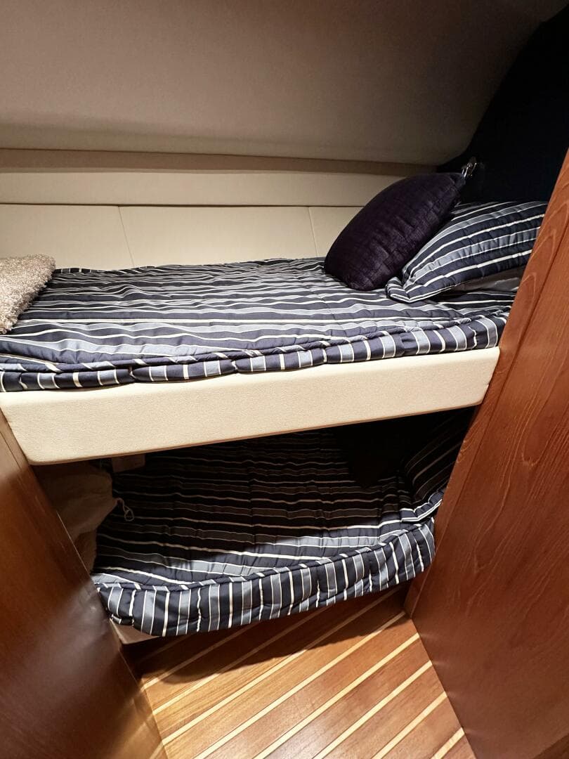 2011 Tiara Yachts 4300 Open — photo 29