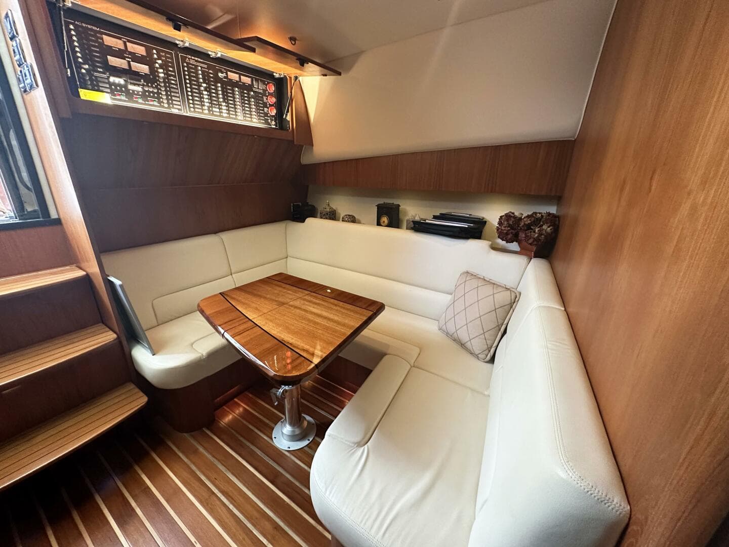 2011 Tiara Yachts 4300 Open — photo 23