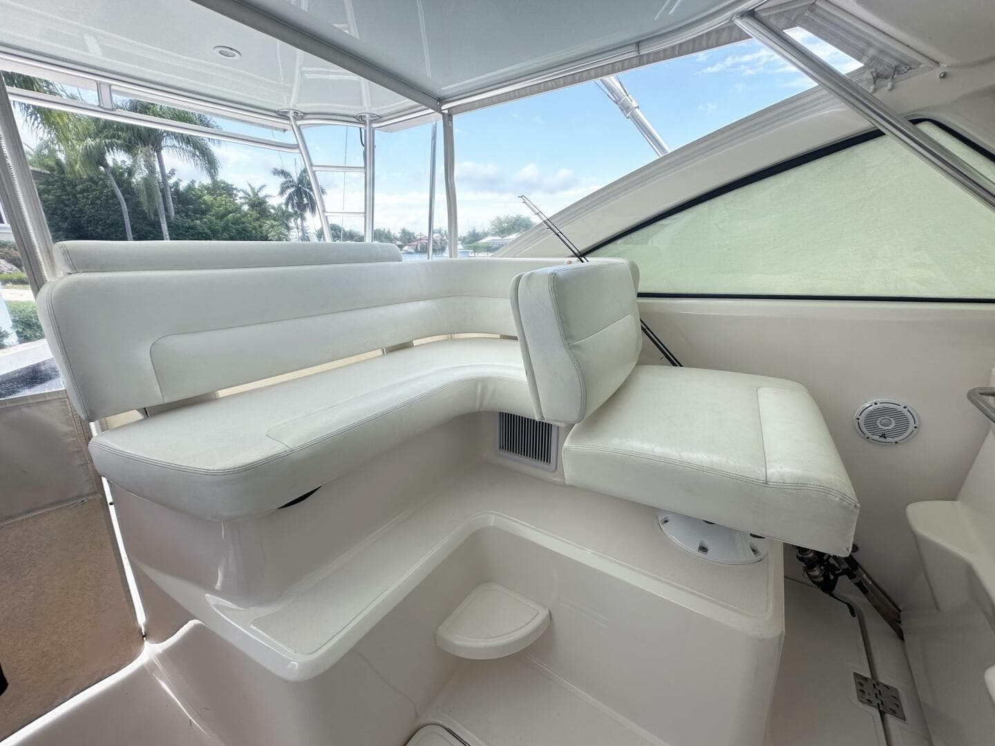 2011 Tiara Yachts 4300 Open — photo 18