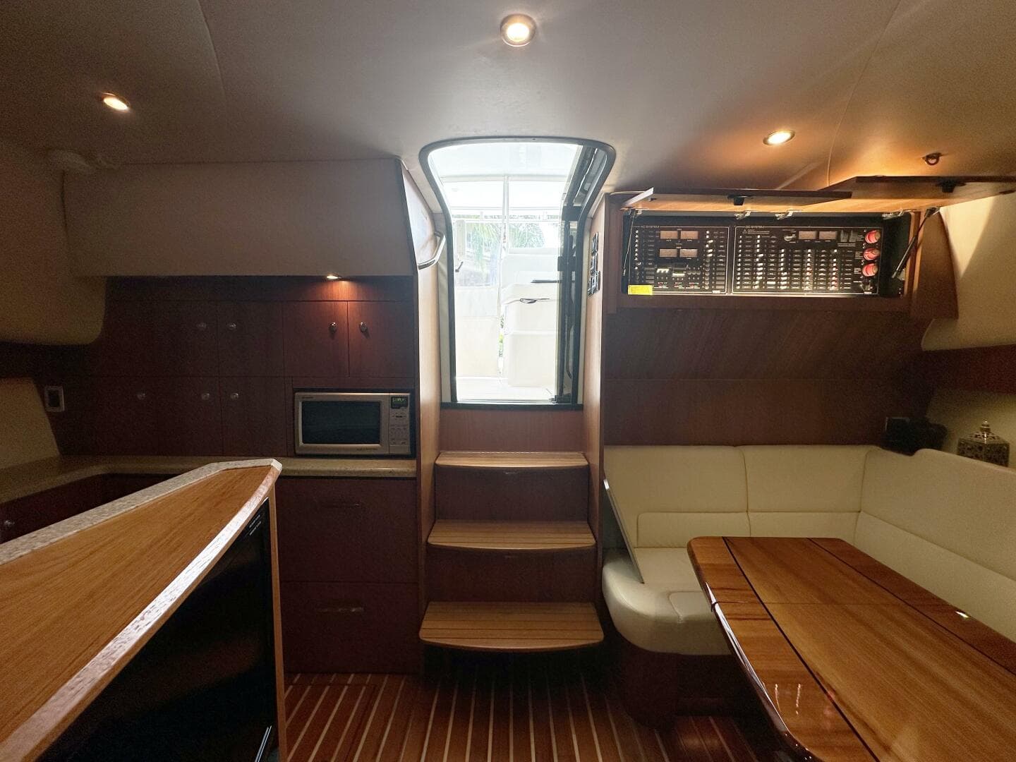 2011 Tiara Yachts 4300 Open — photo 31