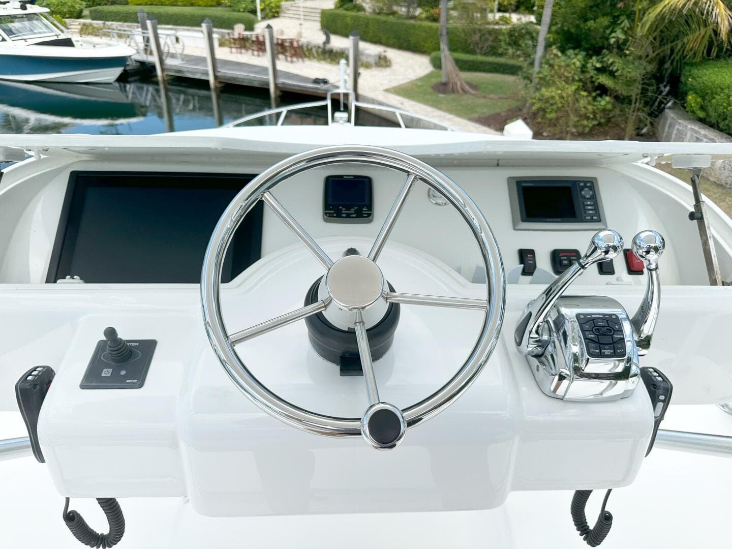2011 Tiara Yachts 4300 Open — photo 13