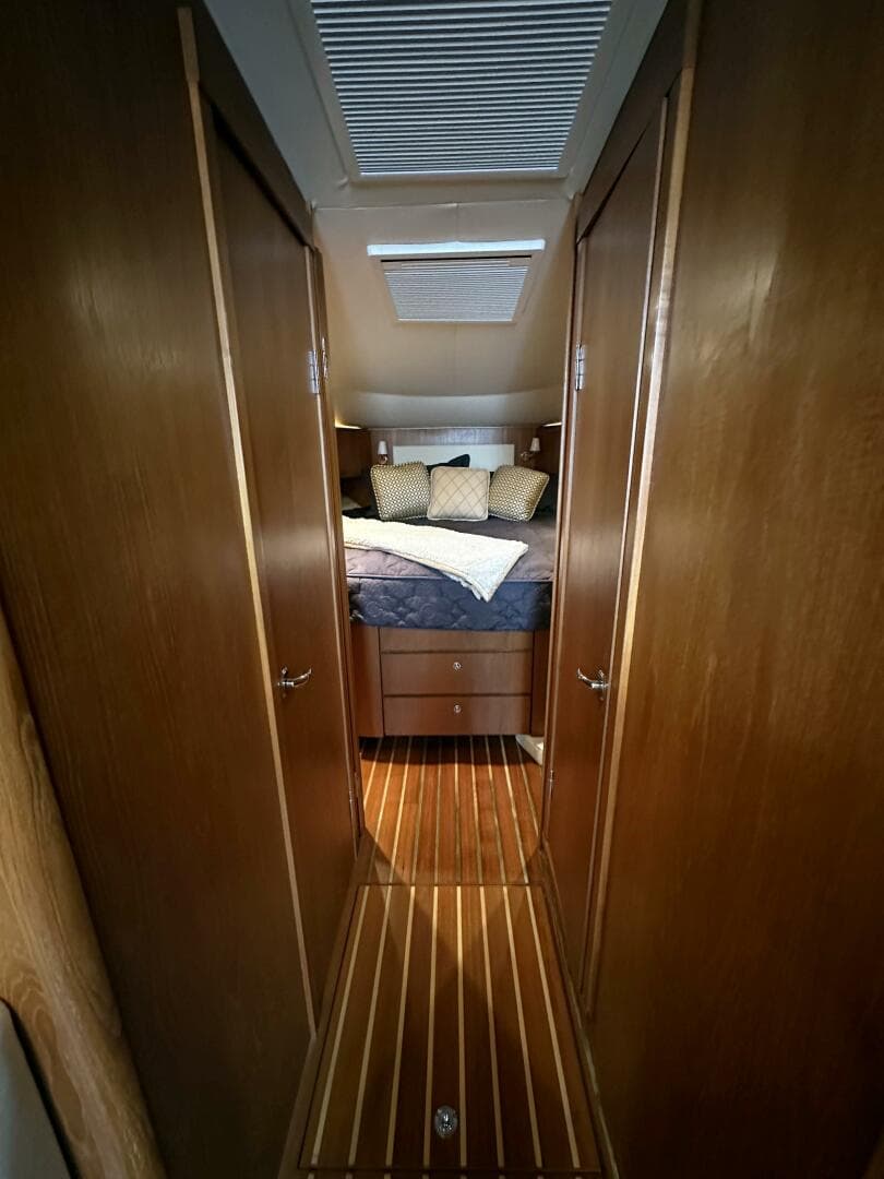 2011 Tiara Yachts 4300 Open — photo 27