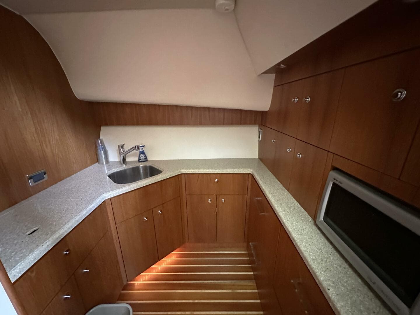 2011 Tiara Yachts 4300 Open — photo 26