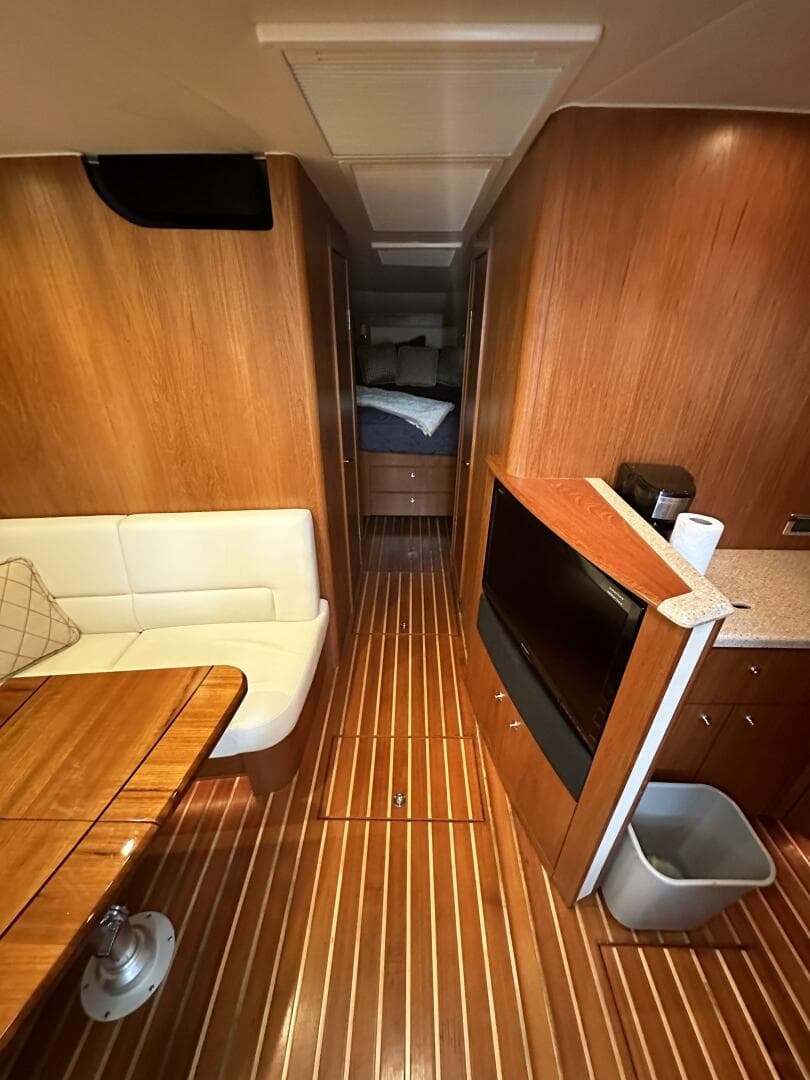 2011 Tiara Yachts 4300 Open — photo 21