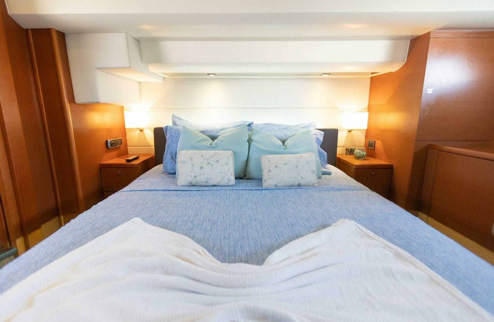 2014 Prestige 550 — photo 37