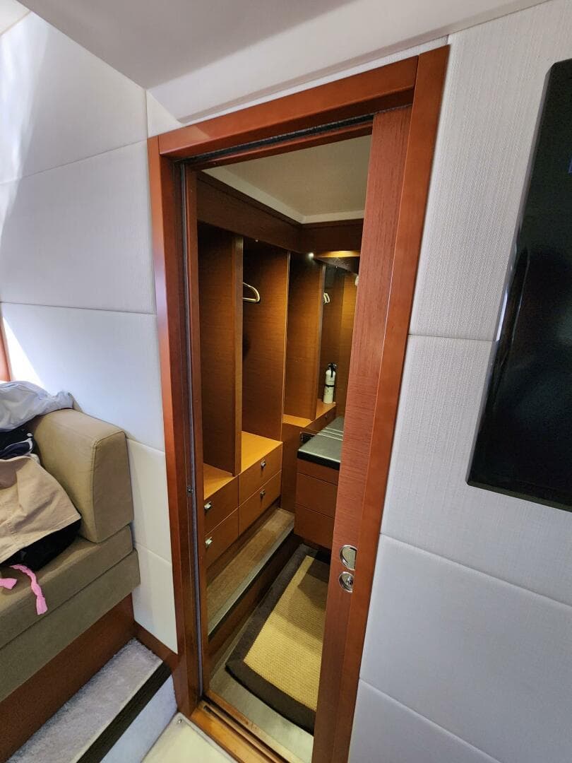 2014 Prestige 550 — photo 36