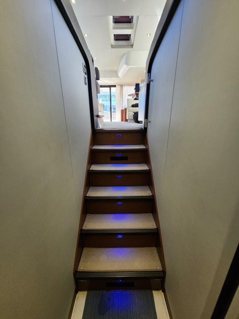 2014 Prestige 550 — photo 31