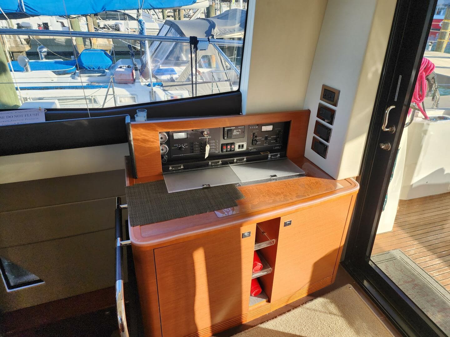 2014 Prestige 550 — photo 18