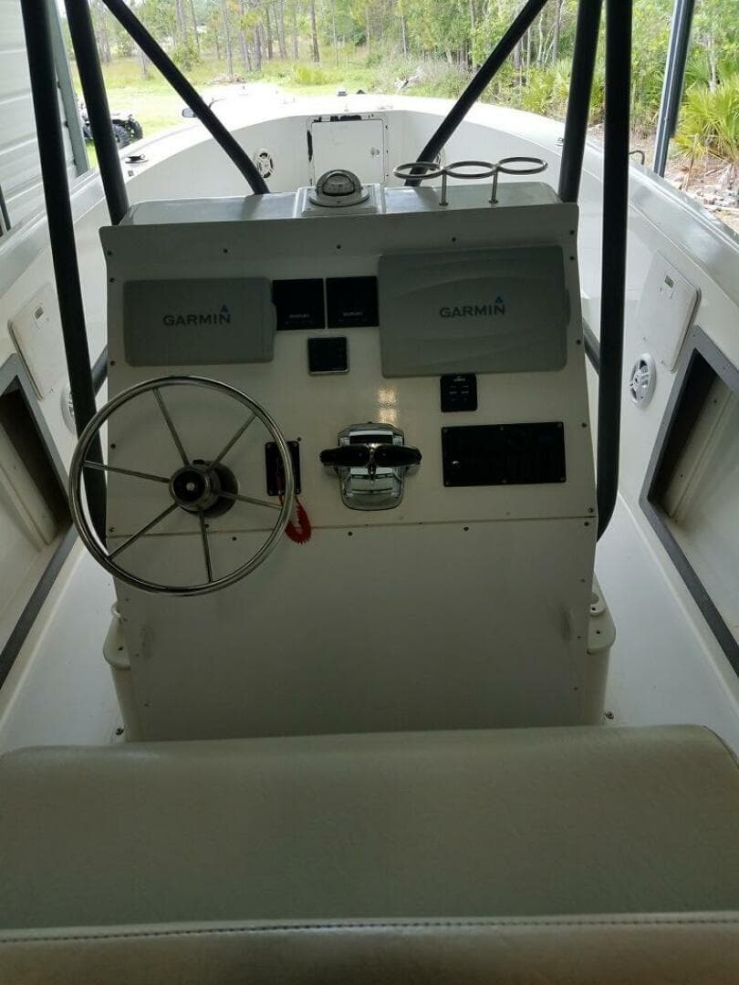 1988 Mako 261 Center Console — photo 5