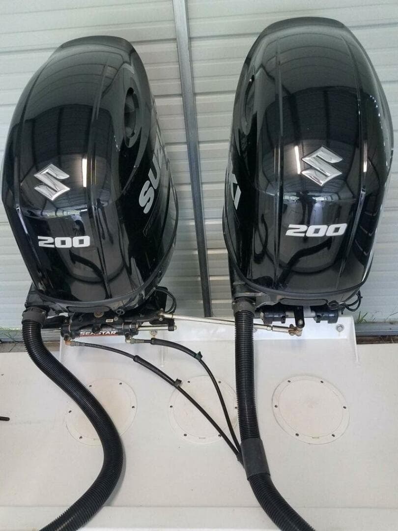 1988 Mako 261 Center Console — photo 8