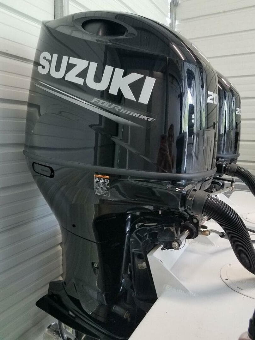 1988 Mako 261 Center Console — photo 10