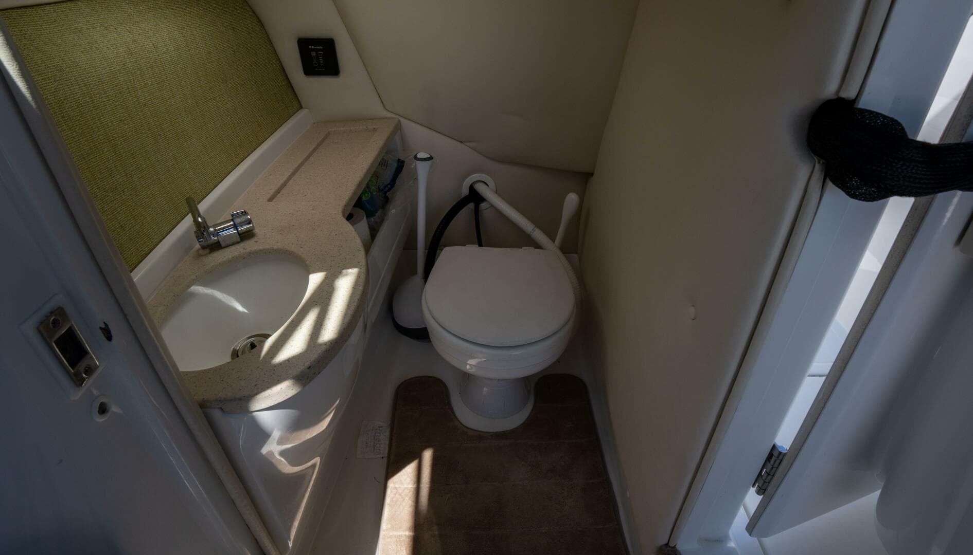 2013 Cobalt 28 — photo 20